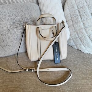 Marc Jacobs Pebbled Leather The Tag Crossbody Bag Off White Magnetic Closure